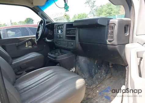 2017 Chevrolet Express 2500 Work Van z USA, uszkodzony, nr VIN 1GCWGAFG8H1100031